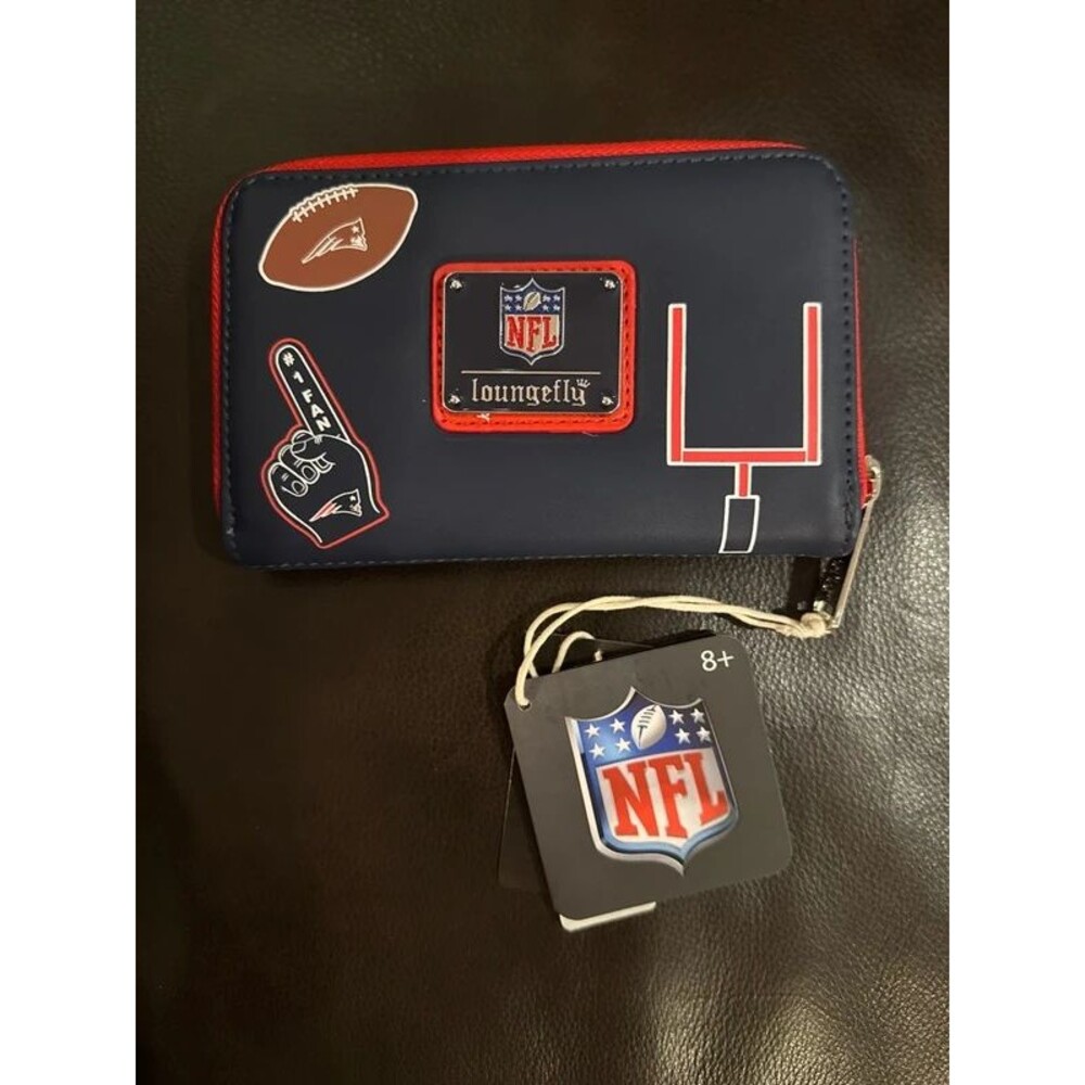NFL Patriots Loungefly Zipper Wallet NWT